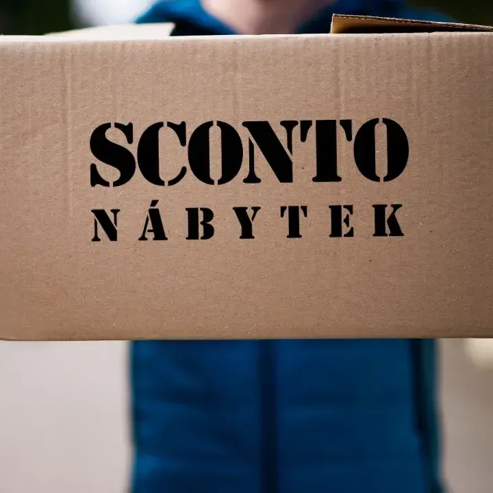 Kartónová krabice s logem SCONTO Nábytek